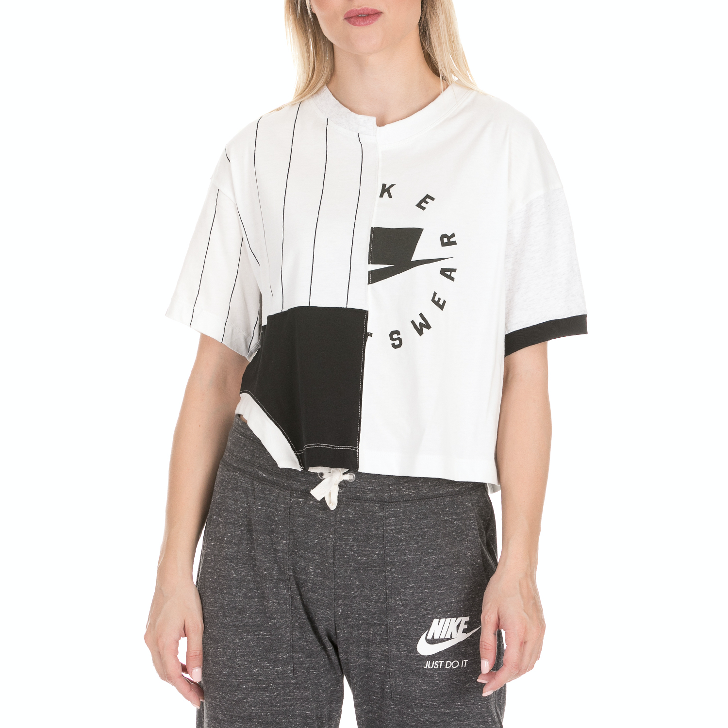 Γυναικεία/Ρούχα/Αθλητικά/T-shirt-Τοπ NIKE - Γυναικεία κοντομάνικη μπλούζα NIKE ασπρόμαυρη
