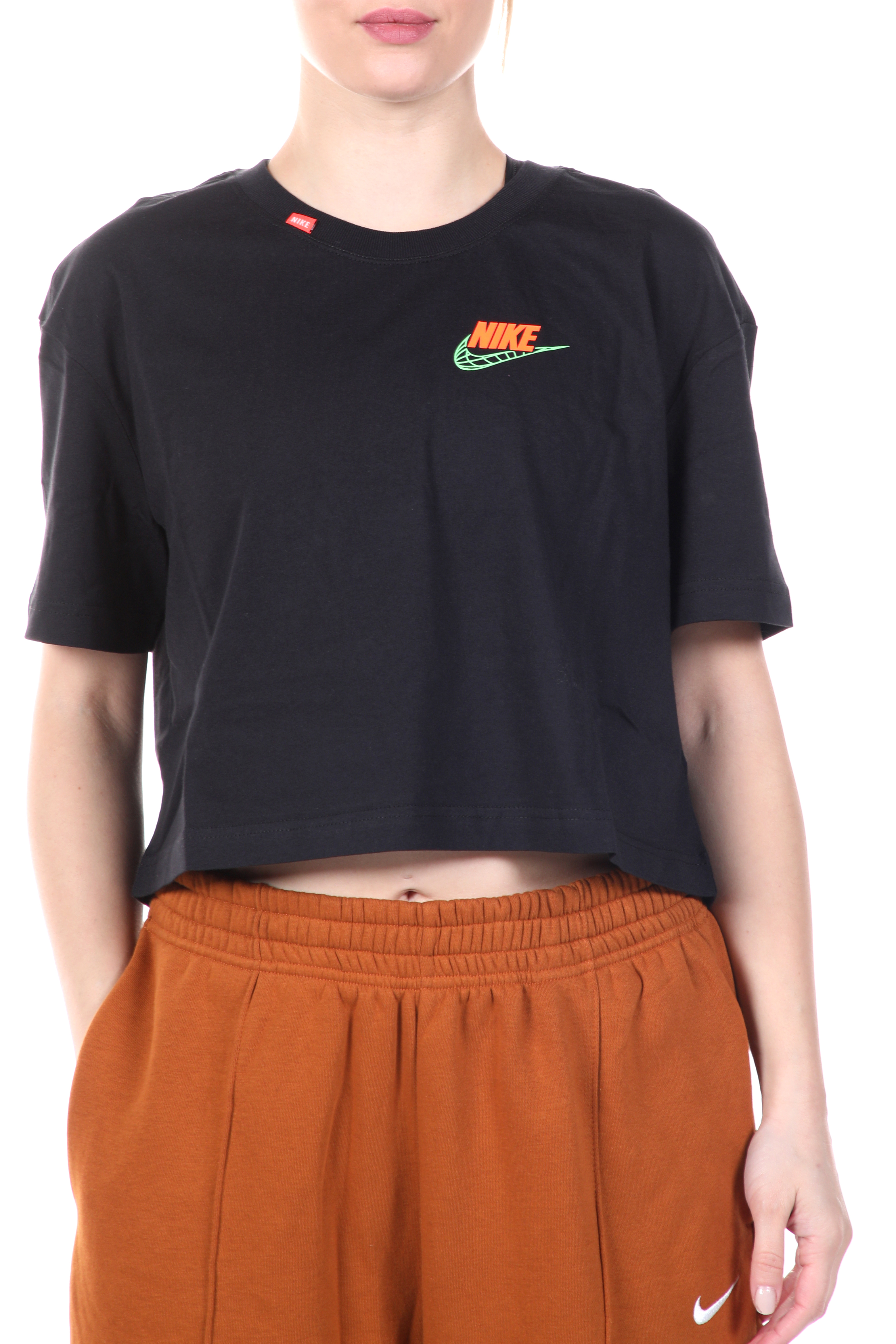 Γυναικεία/Ρούχα/Αθλητικά/T-shirt-Τοπ NIKE - Γυναικείο cropped top NIKE NSW TEE WORLDWIDE 2 CROP μαύρο