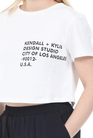 KENDALL + KYLIE-Γυναικείο t-shirt KENDALL + KYLIE CROPPED LOGO λευκό