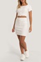 NA-KD-Γυναικεία mini φούστα NA-KD BABYLOCK RUFFLE λευκή