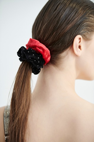 SUGARFREE-Σετ από δύο λαστιχάκια μαλλιών scrunchies SUGARFREE 22819152 κόκκινο μαύρο