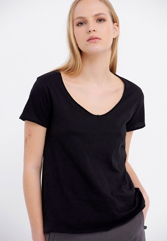 FUNKY BUDDHA-Γυναικείο essential t-shirt FUNKY BUDDHA μαύρο
