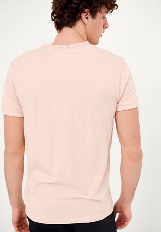 FUNKY BUDDHA-Ανδρικό essential t-shirt FUNKY BUDDHA ροζ με λαιμό henley