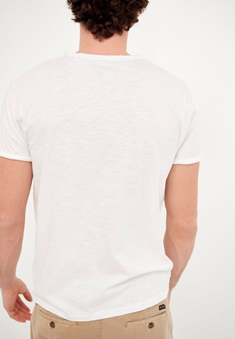 FUNKY BUDDHA-Ανδρικό essential t-shirt FUNKY BUDDHA λευκό με λαιμό henley